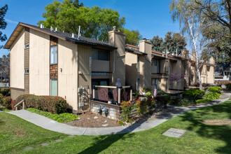 Willow Gate Condominiums in San Jose, CA - Foto de edificio - Building Photo