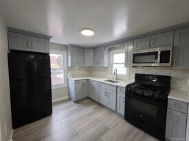 269 Willis Ave in Mineola, NY - Building Photo