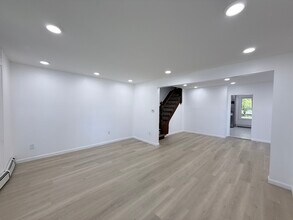 1069 Mary St in Elizabeth, NJ - Building Photo - Building Photo