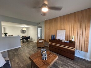 4925 Cromwell Dr in Kyle, TX - Foto de edificio - Building Photo