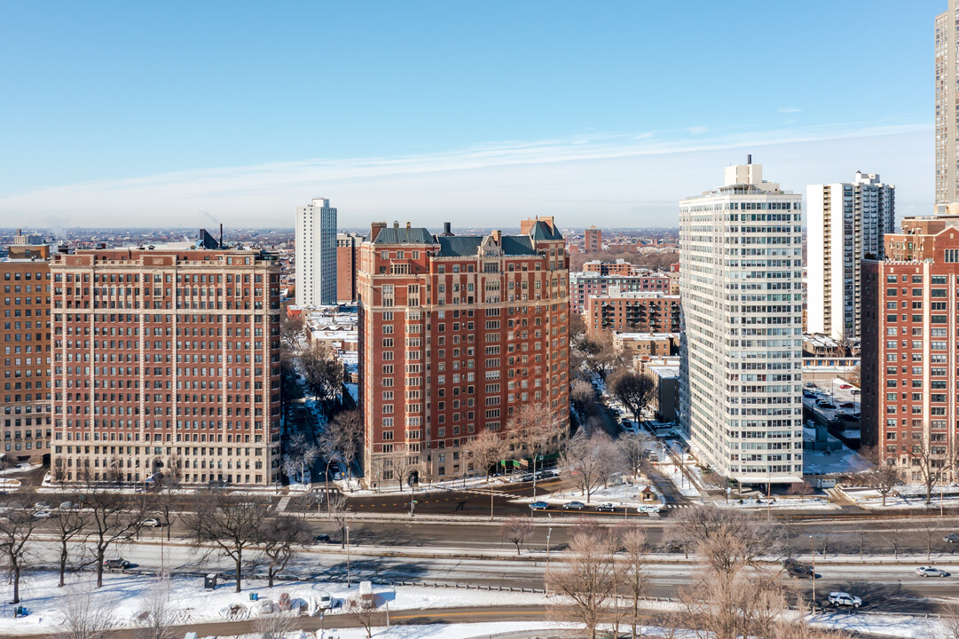 3800 N Lake Shore Dr in Chicago, IL - Building Photo