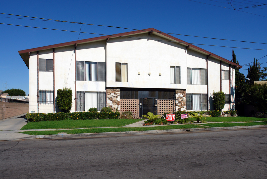 219 W Spruce Ave in Inglewood, CA - Building Photo