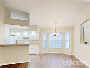 3233 Ambassador Ave in Spring Hill, FL - Foto de edificio - Building Photo