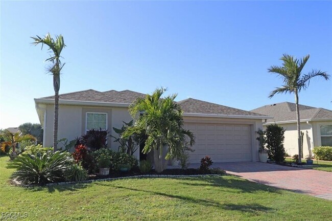 3500 Acapulco Cir in Cape Coral, FL - Building Photo - Building Photo