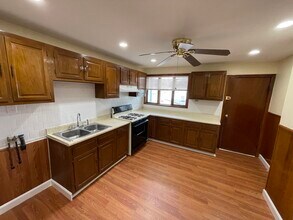 227 Holland St, Unit 2 in Somerville, MA - Foto de edificio - Building Photo