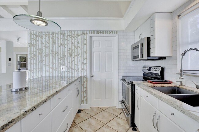 1733 SW 5th Ct in Fort Lauderdale, FL - Building Photo - Building Photo