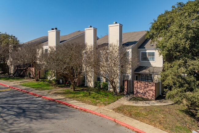 The Bridges Condominiums in San Antonio, TX - Building Photo - Building Photo