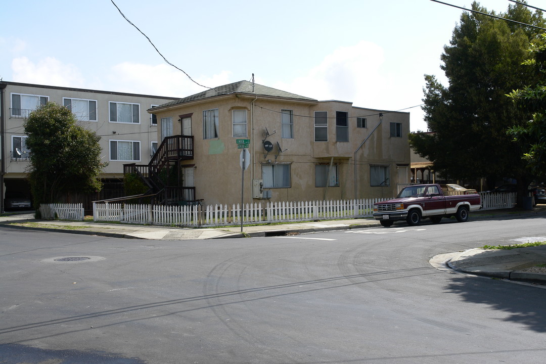 47 Hemlock Ave in Redwood City, CA - Building Photo