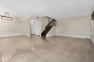 4714 SW 67th Ave in Miami, FL - Foto de edificio - Building Photo