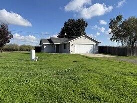 508 S Whealan Rd in Le Grand, CA - Building Photo