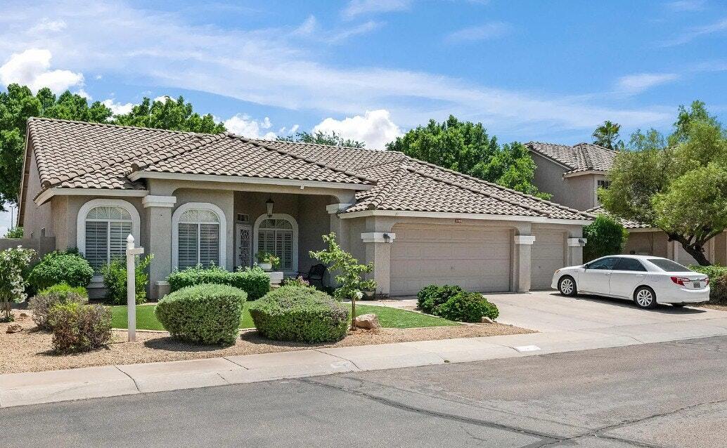 2243 E Cortez Dr in Gilbert, AZ - Building Photo