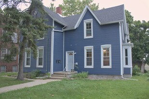 304 W Columbia Ave, Unit 1E in Champaign, IL - Building Photo