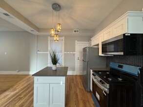 1721 W Nelson St, Unit A09W in Chicago, IL - Building Photo - Building Photo