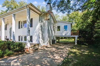 8907 Captains Row in Alexandria, VA - Building Photo - Building Photo