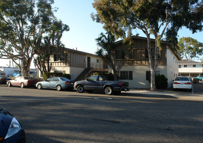 6518 Madrid Rd in Goleta, CA - Foto de edificio - Building Photo