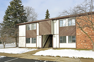 Algonac Manor Apartments in Algonac, MI - Building Photo - Building Photo