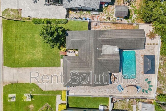 5127 Caesar Way S in St. Petersburg, FL - Foto de edificio - Building Photo