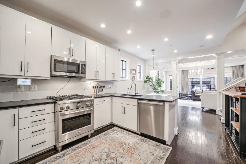 1325 Naylor Ct NW in Washington, DC - Building Photo