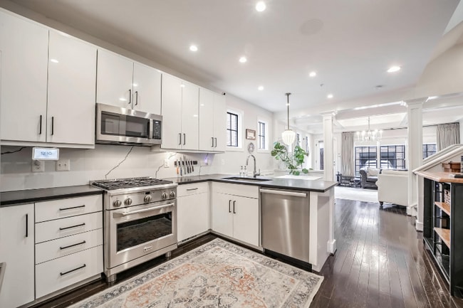 property at 1325 Naylor Ct NW