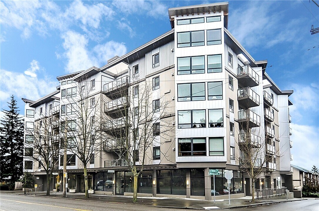 5001 California Ave SW in Seattle, WA - Building Photo