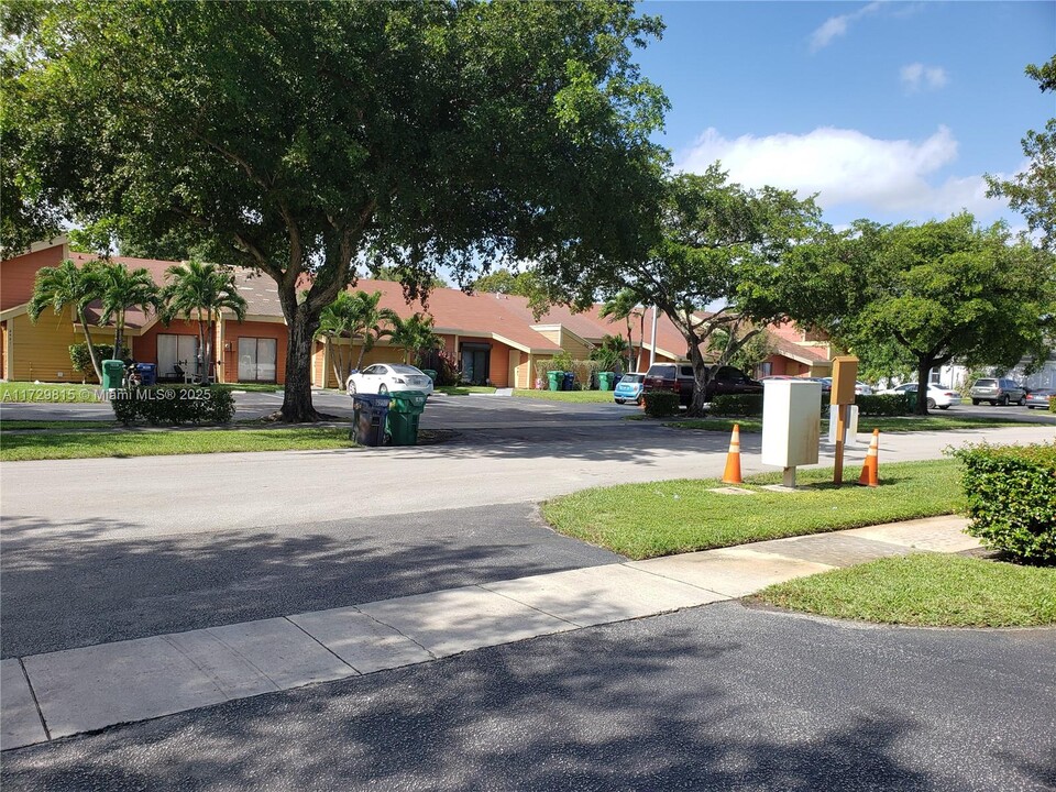 2428 NW 55th Ter, Unit 2428 in Lauderhill, FL - Building Photo