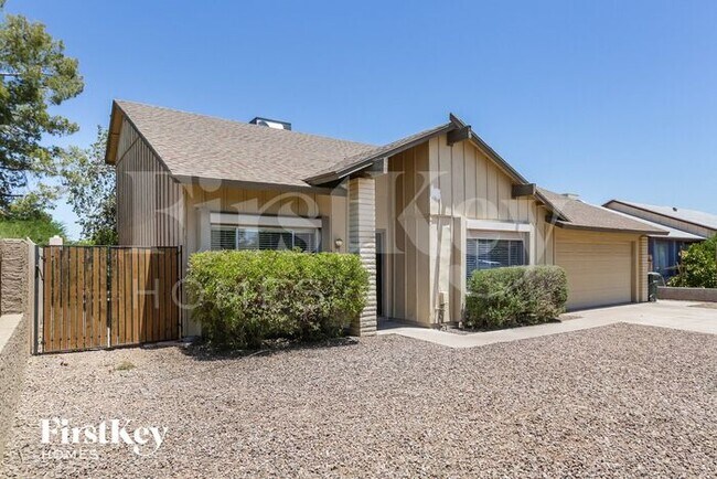 4222 E Apollo Rd in Phoenix, AZ - Building Photo - Building Photo