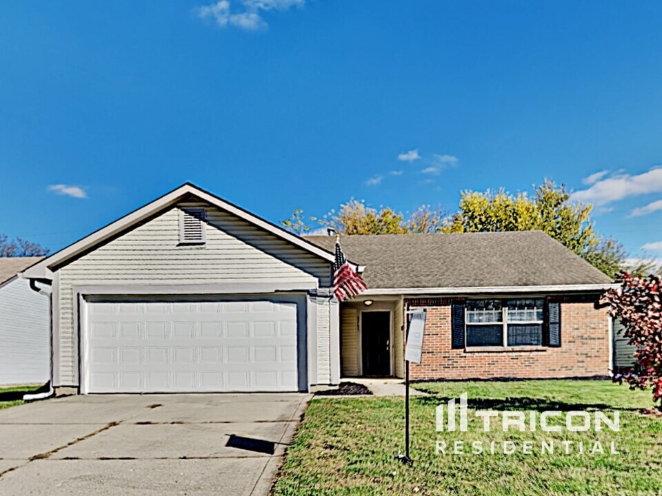 5755 Rosemont Dr in Indianapolis, IN - Building Photo