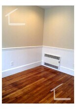 32 Irvington Rd in Somerville, MA - Building Photo - Building Photo