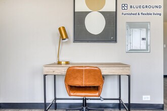 1922 W Ogden Ave-Unit -FL8-ID425 in Chicago, IL - Foto de edificio - Building Photo