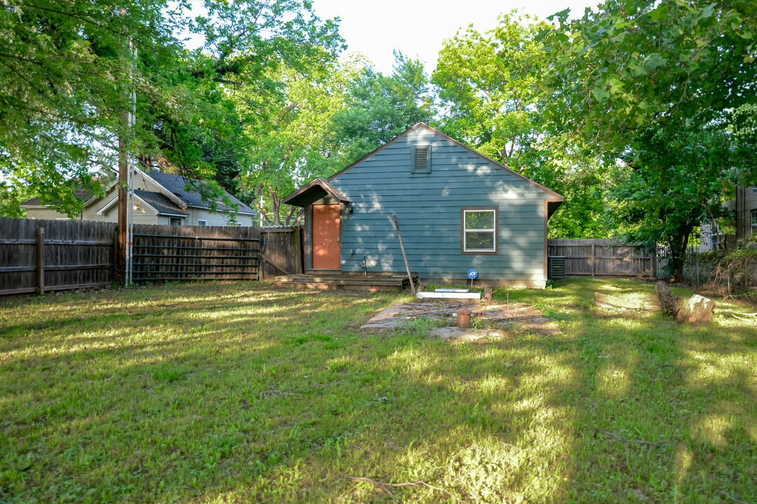 104 S Park Dr in Stillwater, OK - Building Photo