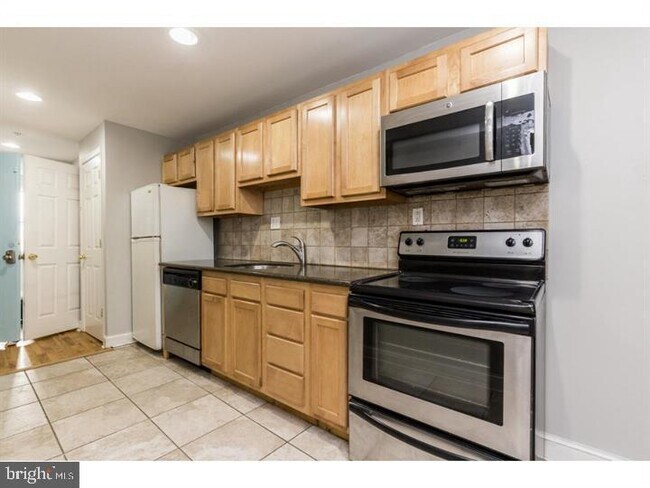 1233 N 16th St in Philadelphia, PA - Building Photo - Building Photo