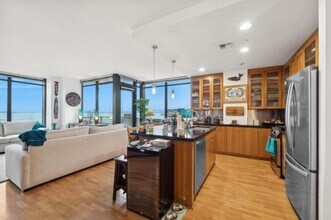 2716 Elliott Ave in Seattle, WA - Building Photo - Building Photo