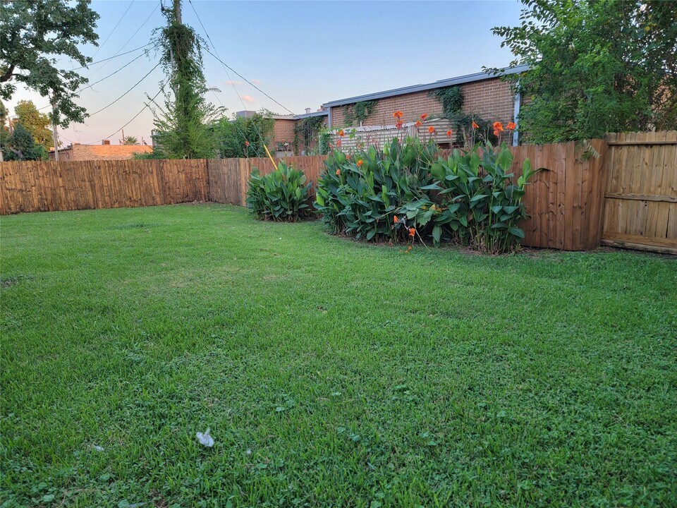 14510 Roundstone Ln in Houston, TX - Building Photo