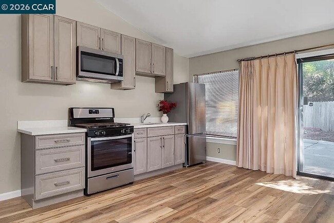 3592 Hillcrest Rd in El Sobrante, CA - Building Photo - Building Photo