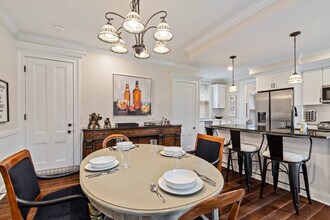 16 Lincoln Ave, Unit #2 in Pittsford, NY - Foto de edificio - Building Photo