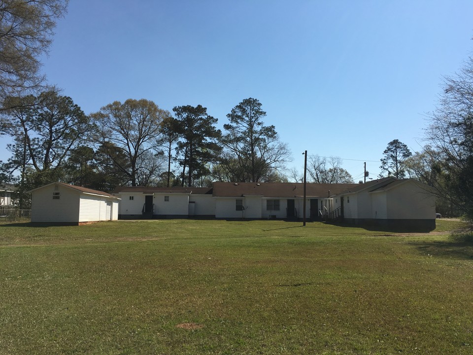 702 Elberta St in Fort Valley, GA - Building Photo