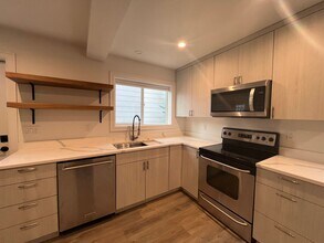 4514 SW Cullen Blvd in Portland, OR - Building Photo - Building Photo