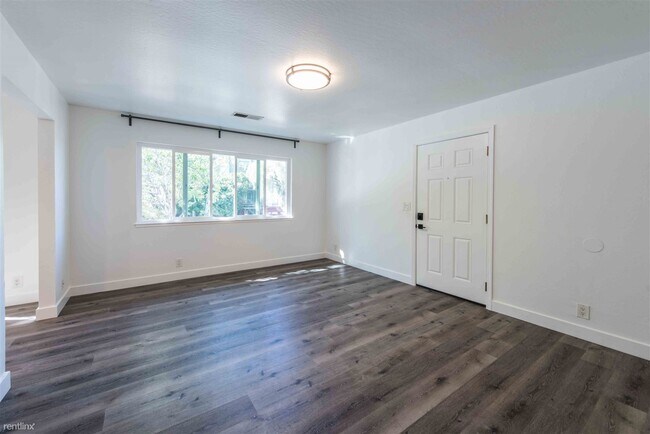 128 E Reed St in San Jose, CA - Building Photo - Building Photo