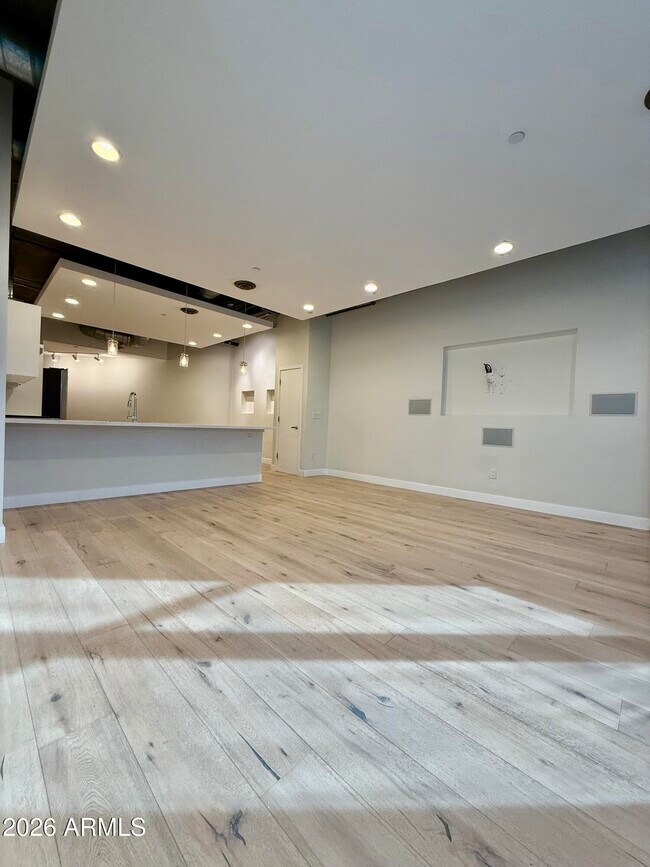 21 E 6th St in Tempe, AZ - Foto de edificio - Building Photo