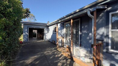 1460 S Columbia St in Seaside, OR - Building Photo - Building Photo