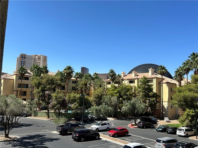 220 E Flamingo Rd in Las Vegas, NV - Building Photo - Building Photo