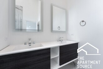 1136 W Diversey Pkwy in Chicago, IL - Building Photo - Building Photo