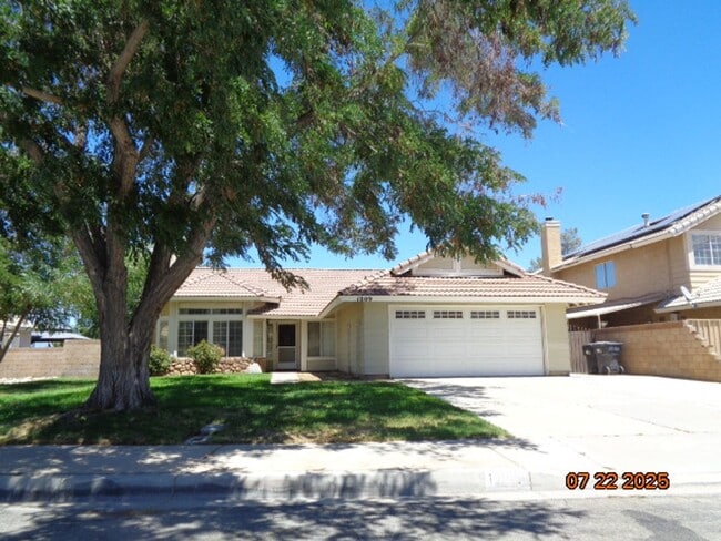 property at 1009 Lillian Ct