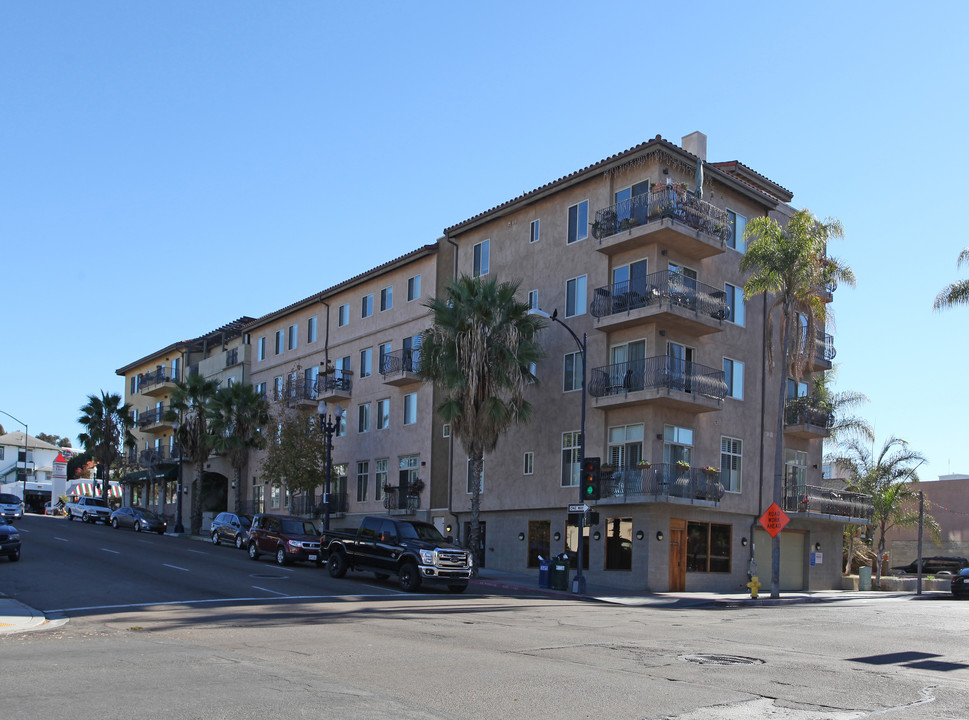 Hawthorn Place in San Diego, CA - Building Photo