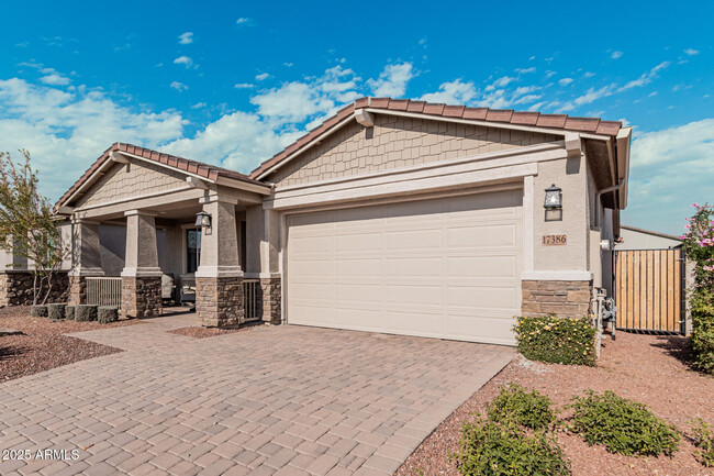 17386 W Bloomfield Rd in Surprise, AZ - Foto de edificio - Building Photo