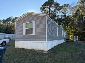 2101 Ladnier Rd in Gautier, MS - Building Photo