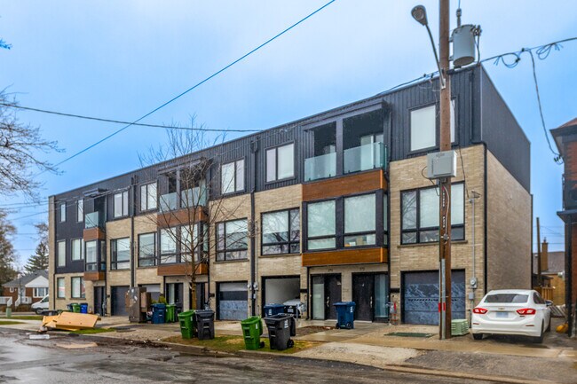 467 Vaughan Rd in Toronto, ON - Building Photo - Building Photo