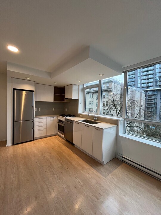 Seymour in Vancouver, BC - Building Photo