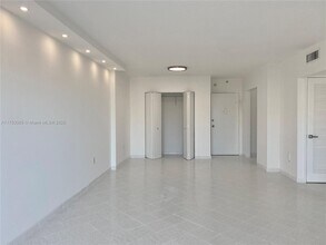 400 Kings Point Dr, Unit 929 in Sunny Isles Beach, FL - Building Photo - Building Photo
