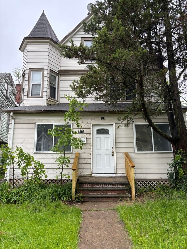 property at 1306 Coit Ave